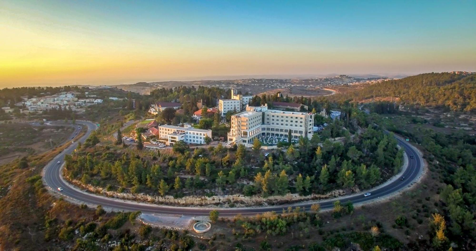 Ye'Arim Hotel Ma‘alé HaH̱amisha Exteriör bild